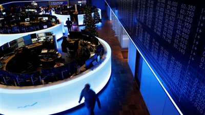 متحور جنوب إفريقيا يضرب البورصات الأوروبية اليوم الجمعة