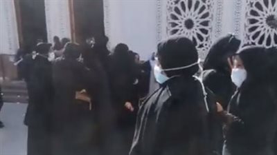 تشييع جثمان شاب وخطيبته توفيا في حادث انقلاب سيارة بالإسماعيلية │ بث مباشر