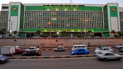 هل تبيع مصر حصة من الشرقية للدخان لقطر؟.. رئيس القابضة الكيماوية يرد