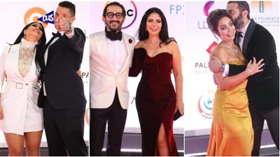 قبل انطلاق الدورة الـ43.. ثنائيات خطفت الأنظار على السجادة الحمراء في مهرجان القاهرة السينمائي العام الماضي