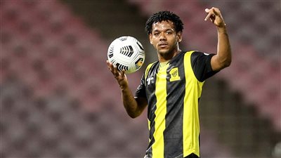 اتحاد جدة يجدد عقد البرازيلي رومارينيو لمدة موسمين 