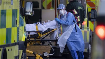 بريطانيا تسجل 10 آلاف إصابة جديدة بمتحور أوميكرون