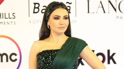 وجه القمر دينا فؤاد تخطف الأنظار بإطلالة ساحرة في افتتاح مهرجان القاهرة | صور