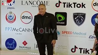 تألق محمد حفظي ومريم الخشت على ريد كاربت مهرجان القاهرة السينمائي | فيديو