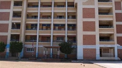 استبعاد مديرة مدرسة ومسؤولين بالقناطر الخيرية بسبب مشادة بين أولياء الأمور 