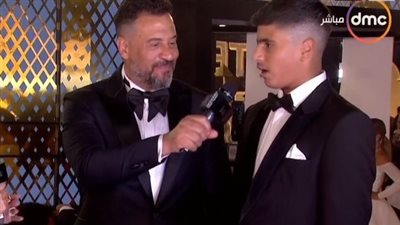 ماجد المصري يصطحب ابنه في افتتاح القاهرة السينمائي.. هل سيسمح له بدخول الفن؟