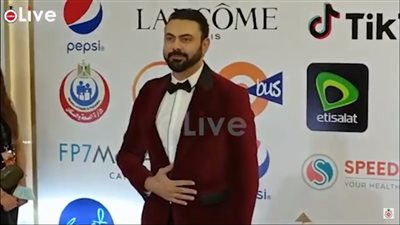 تألق الفنان محمد كريم في افتتاح مهرجان القاهرة السينمائي الدولي | فيديو