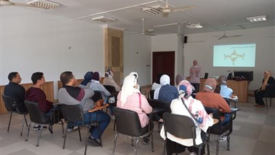 دورة تدريبية عن قواعد كتابة السيرة الذاتية لطلاب الدراسات العليا بأثار عين شمس