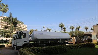 توزيع 3 سيارات كسح مياه ومقطورة كهرباء على مجالس المدن بكفر الشيخ 