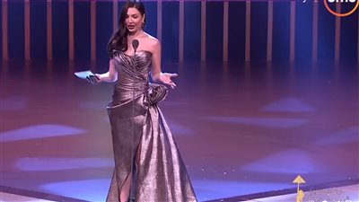 منى عبد الوهاب تقدم حفل افتتاح القاهرة السينمائي الدولي بدورته الـ43