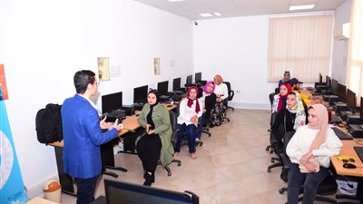 قوتك في ثقافتك.. دورة تدريبية لتنمية المهارات الحياتية للفتاة بجامعة سوهاج