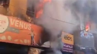 حريق هائل بعدد من المحال التجارية في مدينة طهطا بسوهاج