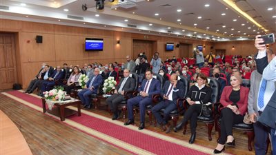 محافظ بورسعيد: ندعم البورصة في مساعدة الشركات على النمو وخلق وظائف لتحسين أحوال المصريين 