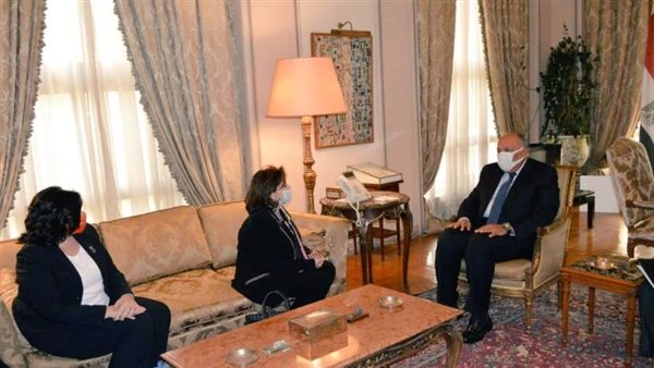 سامح شكري والمسؤولة