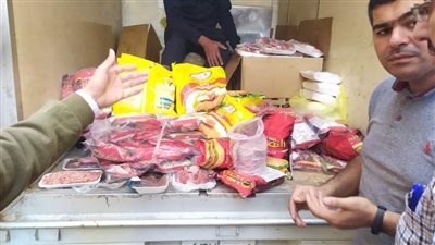 ضبط سيارة تستغل اسم مبادرة محارب الغلاء في الفيوم.. والتحفظ على لحوم غير صالحة تقدمها للمواطنين|صور 
