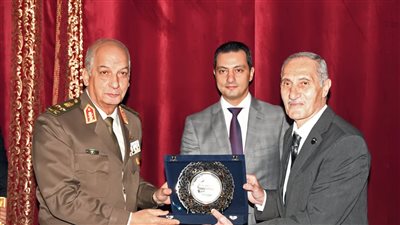 وزير الدفاع يلتقى وفدًا من أعضاء مجلسي النواب والشيوخ