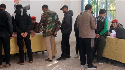 سوريا: مئات المسلحين والفارين من الخدمة العسكرية يسوون أوضاعهم بدير الزور