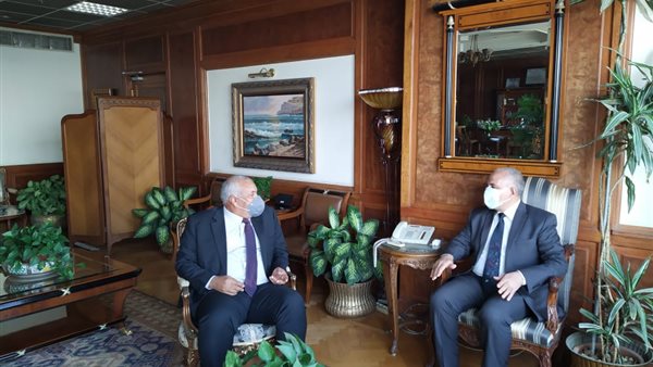 وزير الري مع محافظ