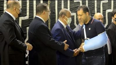 أحمد مرتضى منصور يظهر مصابًا في عزاء المستشار جلال إبراهيم | فيديو