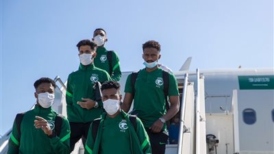 بعثة المنتخب السعودي تصل إلى الدوحة للمشاركة في كأس العرب | صور