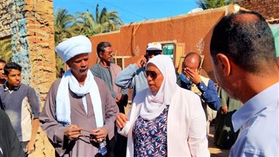 نائبة محافظ أسوان تتفقد قرى غرب النيل المتضررة من السيول لمتابعة أعمال إعادة الإعمار