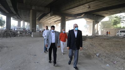 محافظ الجيزة يوقع غرامة على شركة نظافة للتقصير في العمل