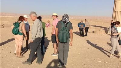 وفد سياحي من أمريكا وهولندا يزور المناطق الأثرية بالمنيا