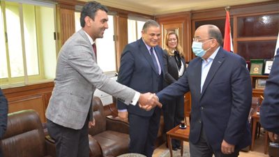 وزير التنمية المحلية يتابع سير العمل بوحدة نظم المعلومات الجغرافية بكفر الشيخ