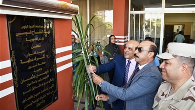 محافظ أسوان يفتتح قاعة المشير محمد حسين طنطاوى بمقر الجامعة