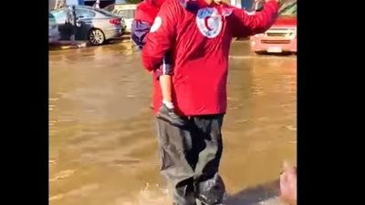 الهلال الأحمر تنشر فيديو لجهود استجابتها لسيول الإسكندرية 