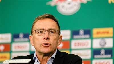 مدرب مانشستر يونايتد يكشف آخر تطورات أزمة مهاجم الفريق