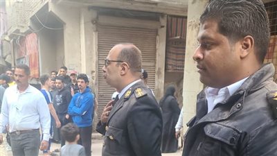 انهيار عقارات وإنقاذ أهالي منذ 3 أيام.. رجال الشرطة يمنعون كارثة في شارع النرجس بالساحل | فيديو وصور