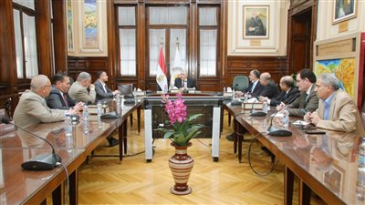 وزير الزراعة يبحث مع اتحاد النحالين كيفية النهوض بصناعة عسل النحل 