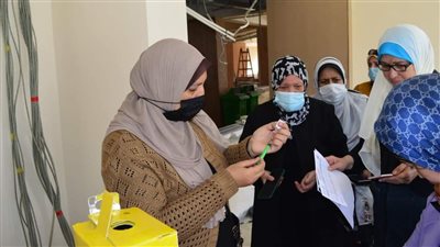 رئيس مدينة بورفؤاد: استمرار حملة تطعيم العاملين ضد فيروس كورونا | صور