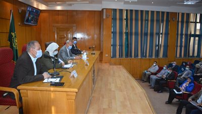 محافظ القليوبية يناقش معدلات الأداء ونسب تنفيذ مشروعات حياة كريمة