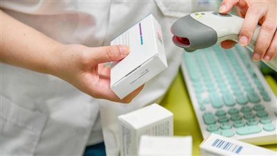 هل تفتح الحكومة باب الترخيص لتطبيقات الأدوية؟.. مسؤول يجيب