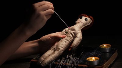 قصص فنانات تعرضن للسحر.. إحداهن حرمت من الإنجاب وأخرى طُلِّقت | فيديو جراف 