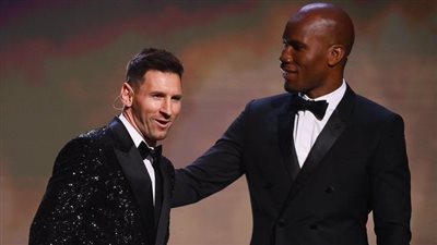 ميسي بعد فوزه بالكرة الذهبية 2021: شرف كبير منافسة ليفاندوفسكي على الجائزة