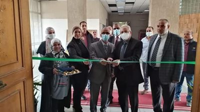 جامعة حلوان تعرض 13 ألف قطعة مجانًا في معرض الخير الثاني لبنك الكساء المصري