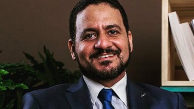 خبير نفسي يقدم نصائح للعام الجديد: أعملوا بلوك للناس الكئيبة