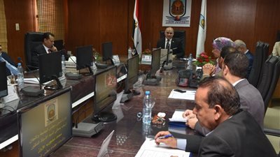 أسرة أكاديمي راحل تتبرع بـ30 كتابا في تعليم اللغة الألمانية والترجمة لجامعة الأقصر