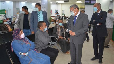 محافظ المنيا يتابع منع دخول المواطنين غير الملقحين إلى المنشآت الحكومية