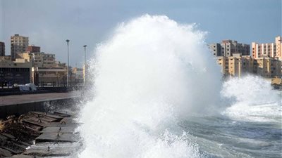 القصة الكاملة لنوة قاسم بالإسكندرية.. سقوط أمطار واضطراب شديد في حركة الملاحة 