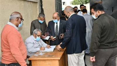 تشديدات مُكثفة لحظر المواطنين غير الملقحين من دخول المصالح الحكومية بالفيوم | لايف