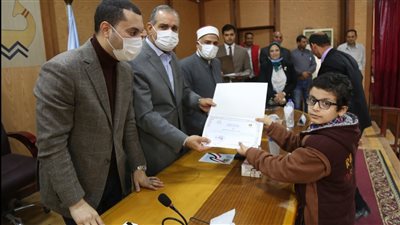 محافظ كفر الشيخ يكرم أصحاب الصوت الحسن وحفظة القرآن الكريم| صور 