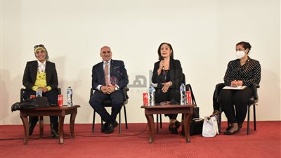 بمشاركة السفيرة نائلة جبر.. ندوة لطلاب الأقصر حول مكافحة الهجرة غير الشرعية والاتجار بالبشر