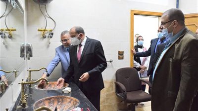 رئيس جامعة بني سويف يطلق حملة لترشيد المياه بالكليات
