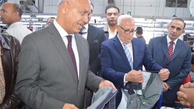 محافظ بورسعيد يصطحب الإعلامي مصطفى بكري لزيارة عددًا من المشروعات الصناعية | صور 