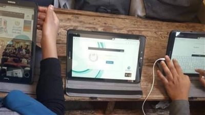 محتاجين انترنت كويس.. طلاب الصف الأول الثانوي يستغيثون لأداء الامتحانات التدريبية منزليا