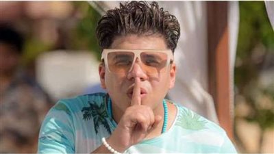 سمير صبري يطالب هاني شاكر بإيقاف عمر كمال: أغانيهم مبتذلة| فيديو